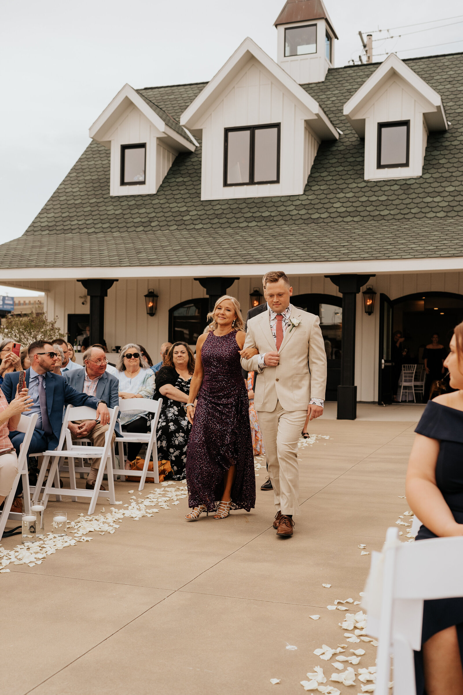 Cedar Rapids wedding photographer - Carriage House Cedar Rapids-137