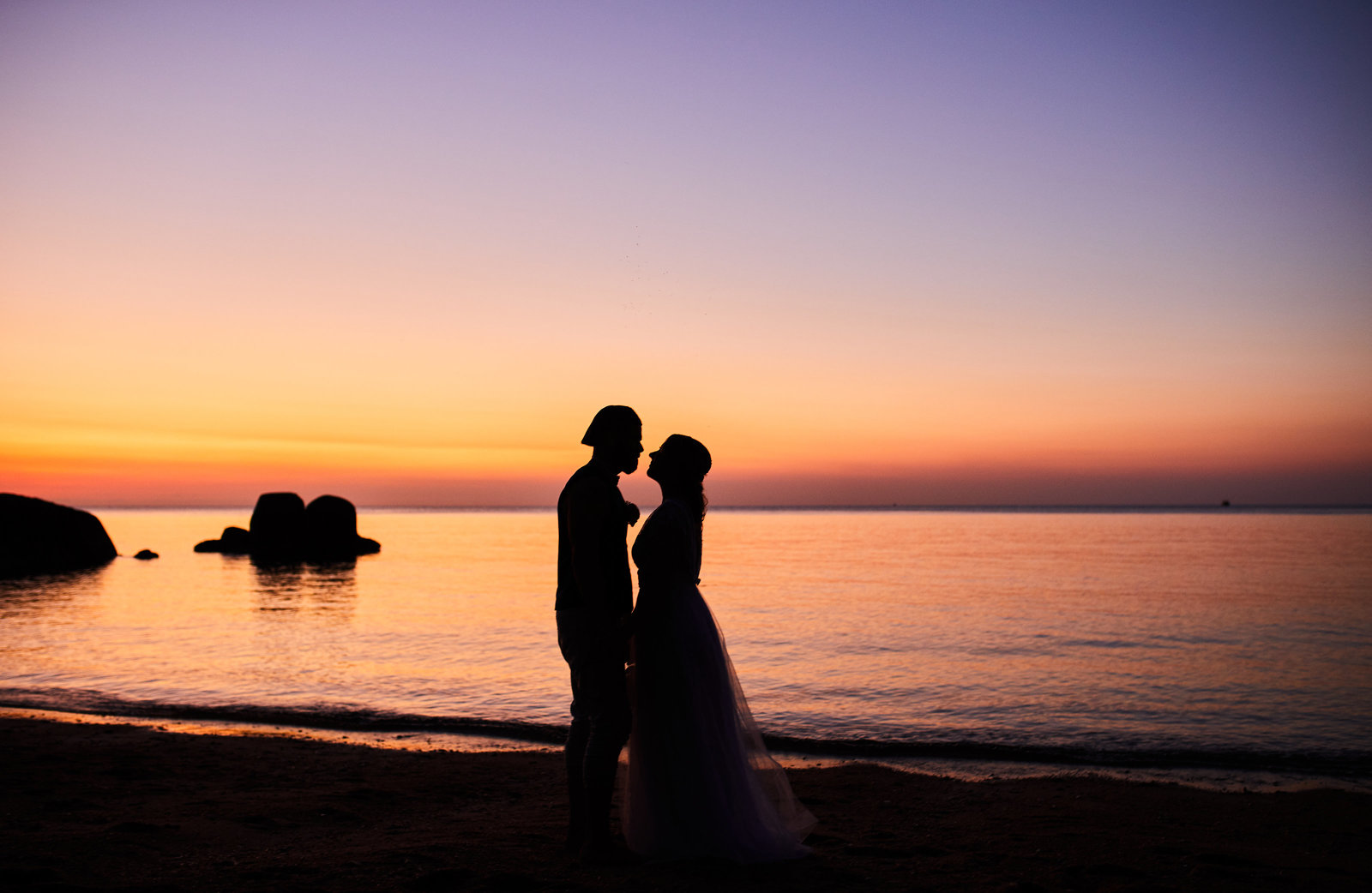 Couple kissing at sunset at Sai Nuan