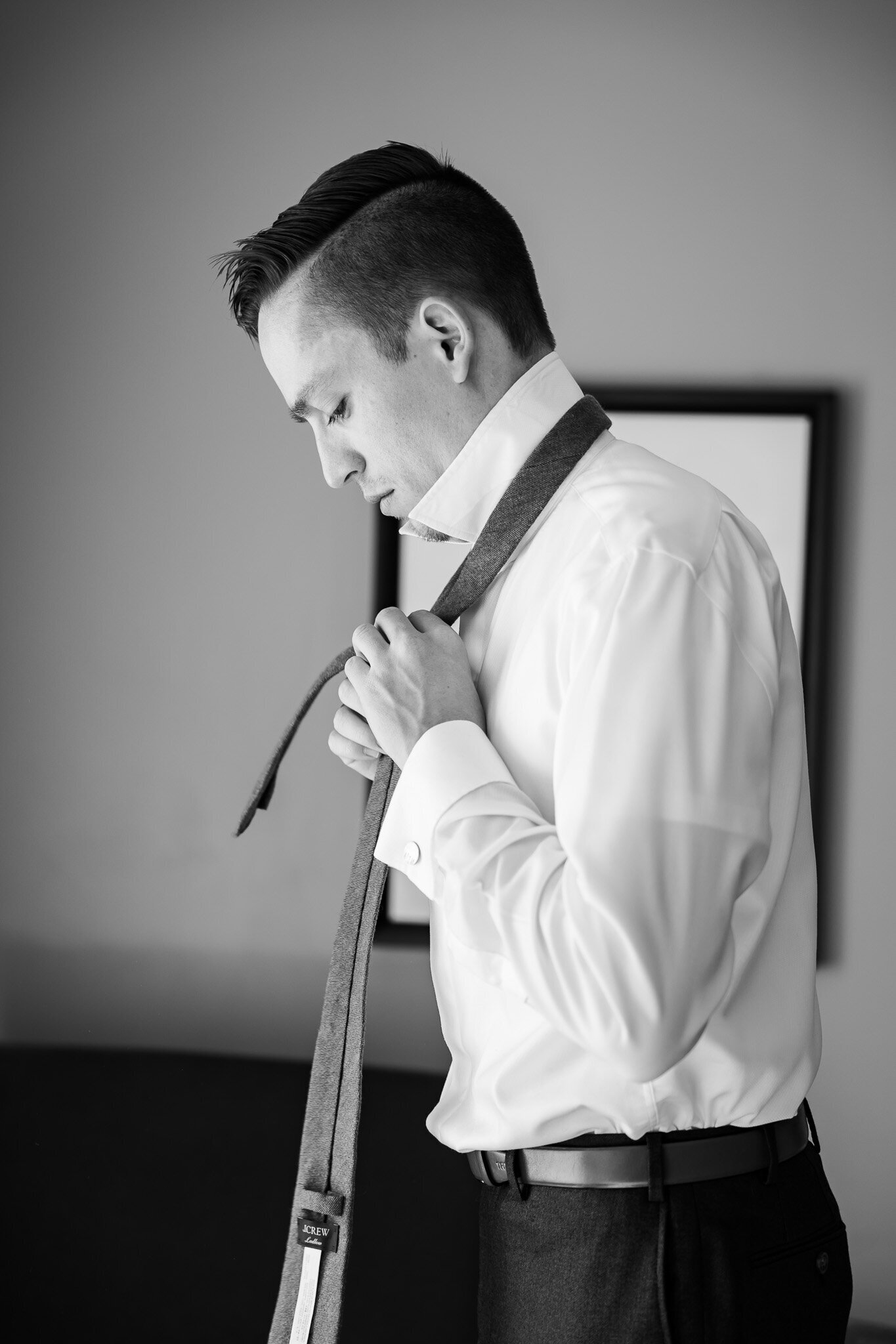 getting-ready-photo-groom-tulsa-oklahoma-photographer