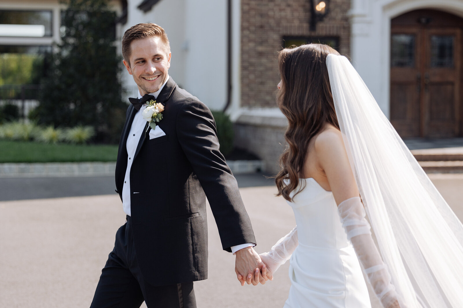 bride-groom-holding-hands