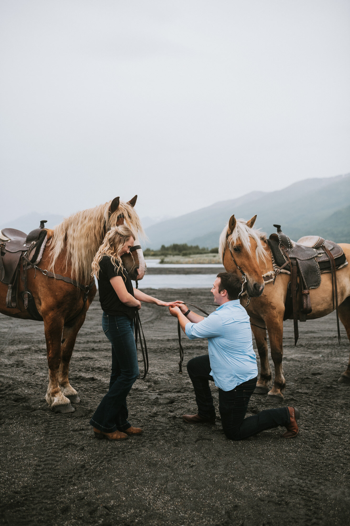 sumer-engagement-photos-in-alaska-donna-marie-photography4