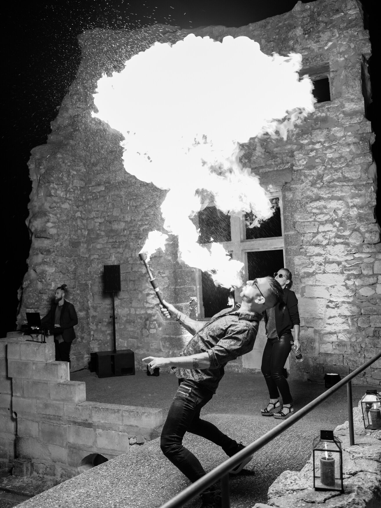 exceptional-bespoke-wedding-entertainment-in-france-2