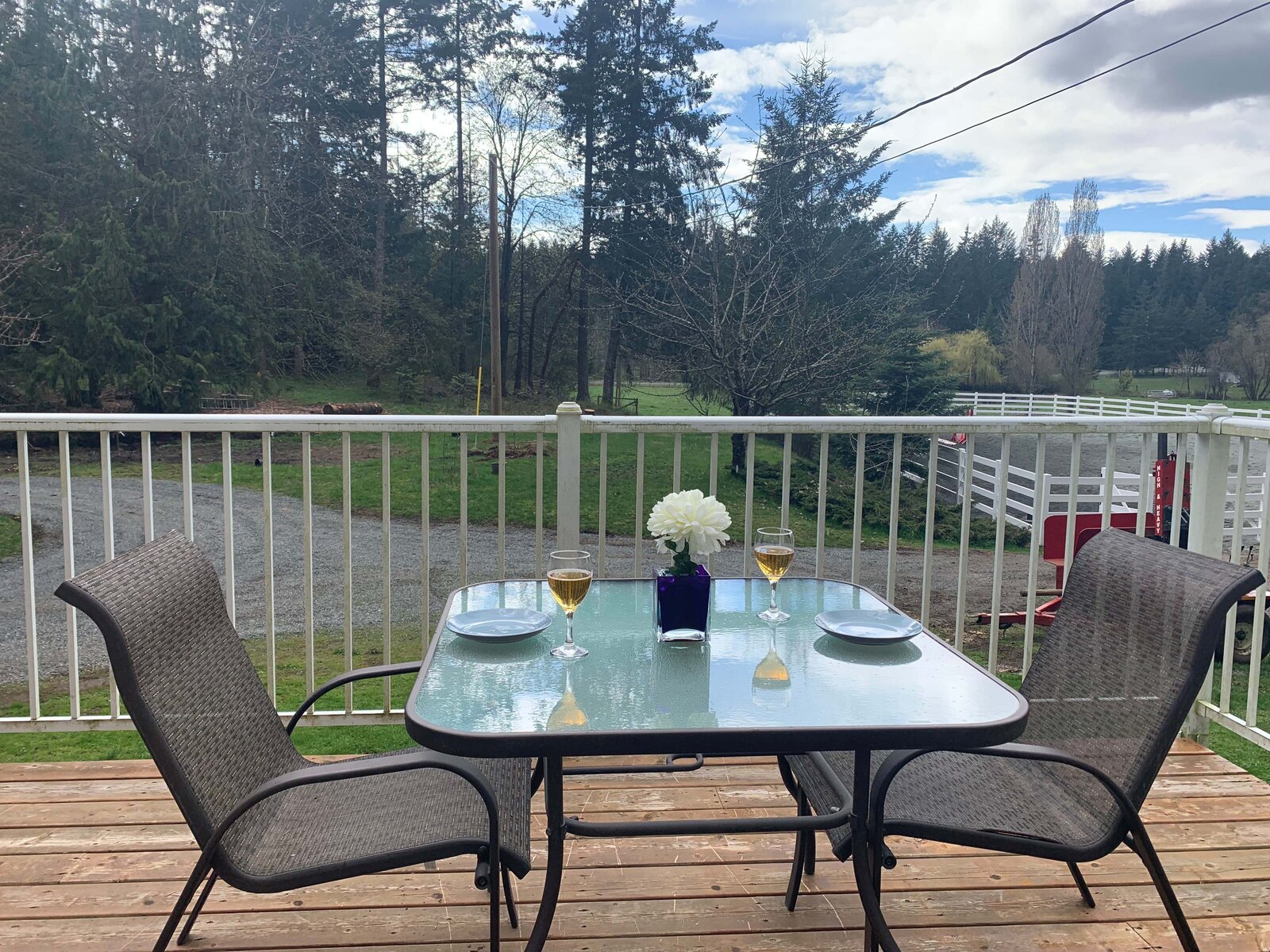 lost-shoe-ranch-airbnb-porch-view