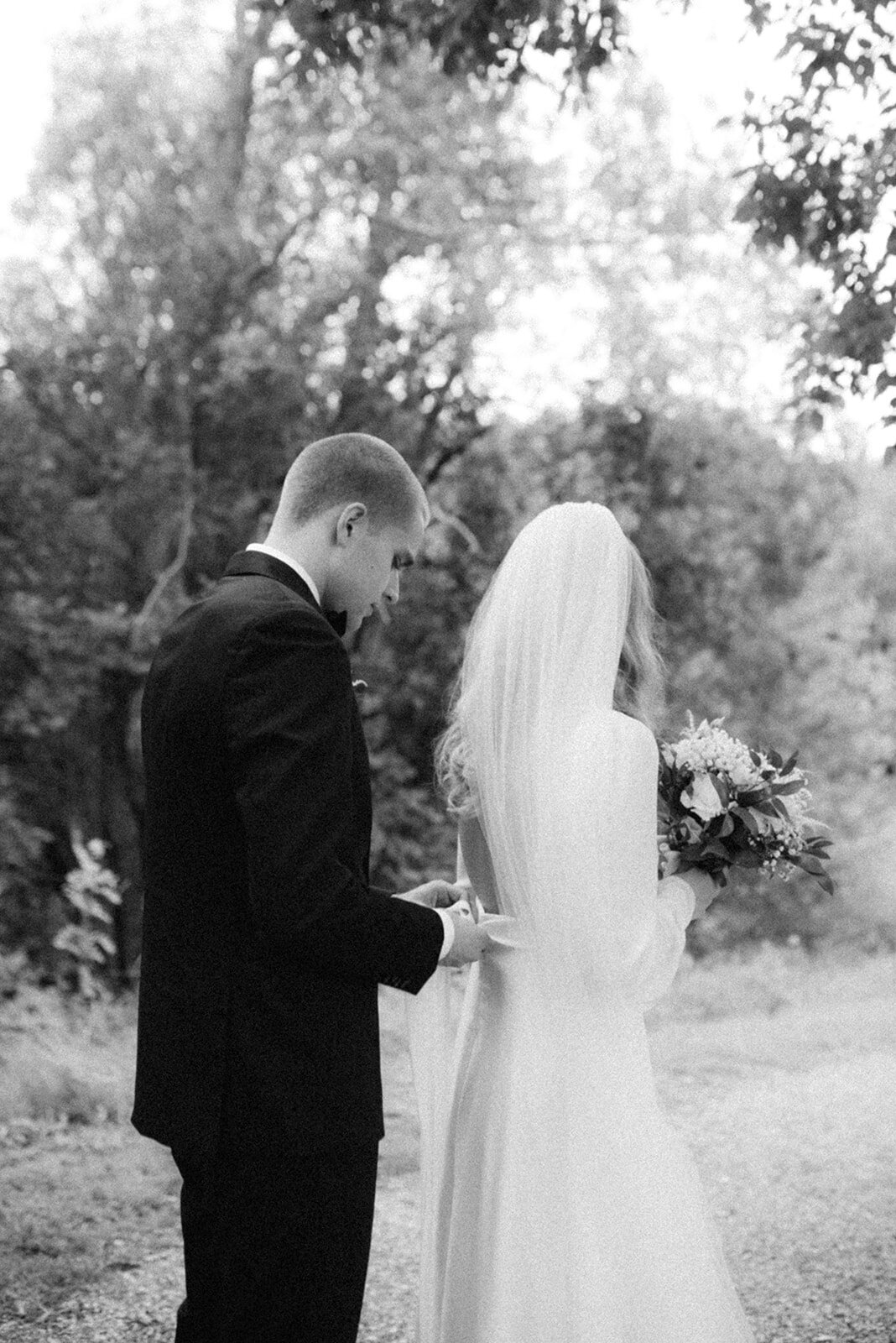 Wedding photo of an Intimate and romantic wedding  photography session in Porvoo by photographer Hannika Gabrielsson