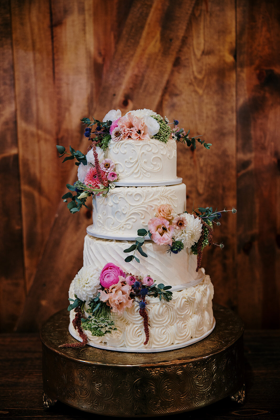 nicollet-island-pavilion-minnesota-wedding-cake