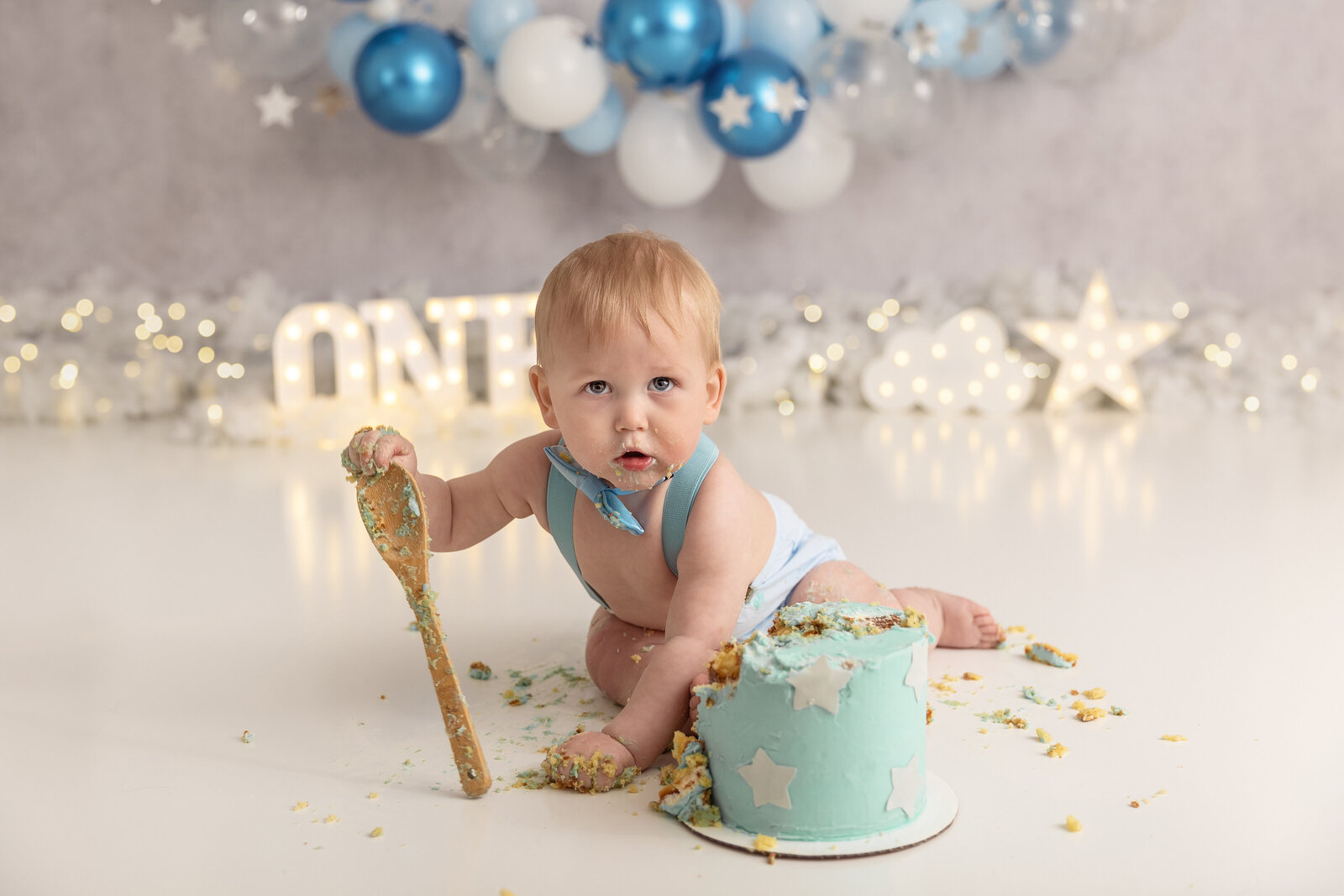 cake smash teal and blue theme by milestone photographer new philadelphia