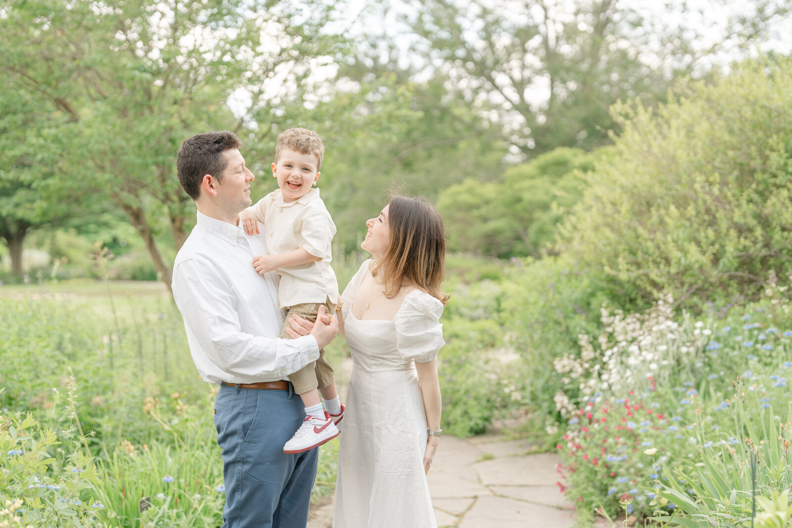 family laughing taken by Chantilly, Virginia family photographer