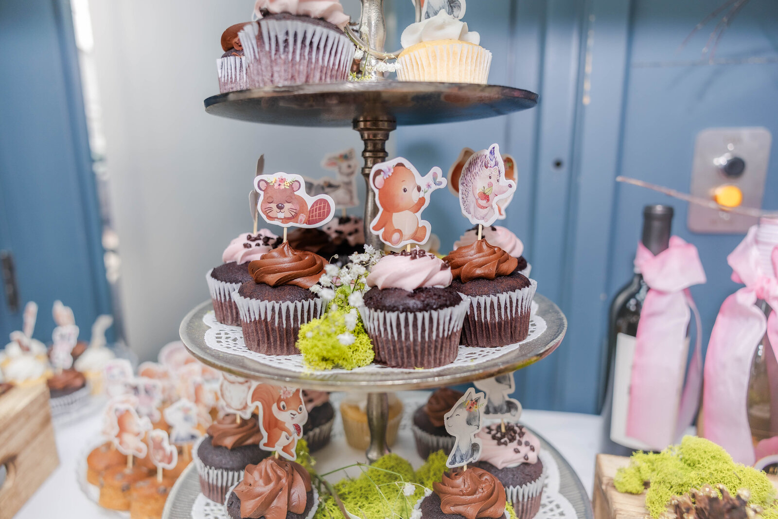 woodland-animal-themed-cupcake-stand-baby-shower