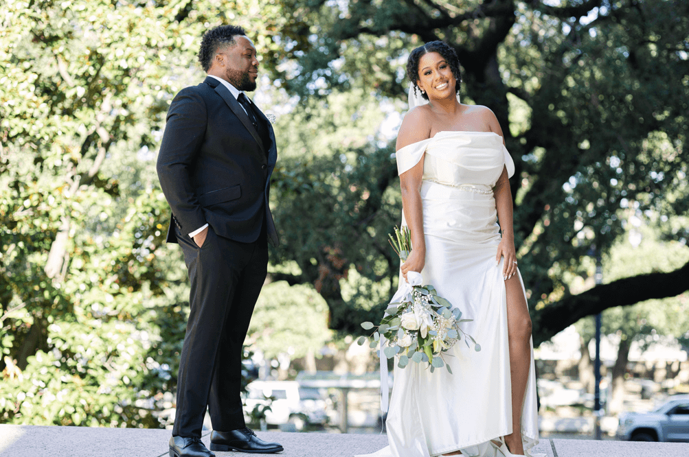 Bride-groom-posing-for-wedding-photos-Huston-TX