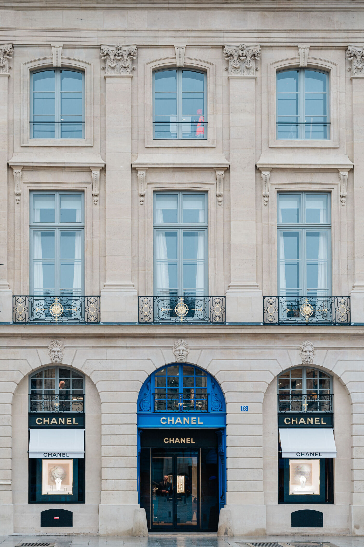 facade-parisienne-tres-chic
