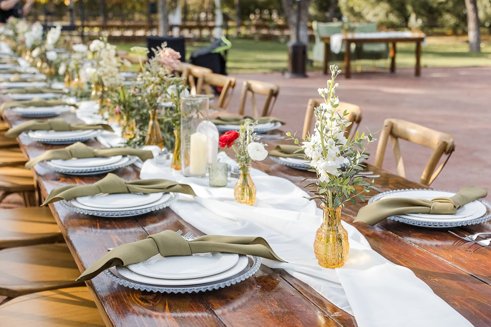 Phoenix-Wedding-Photographer-and-Videographer-Venue-at-the-Grove-ClaWed-1044