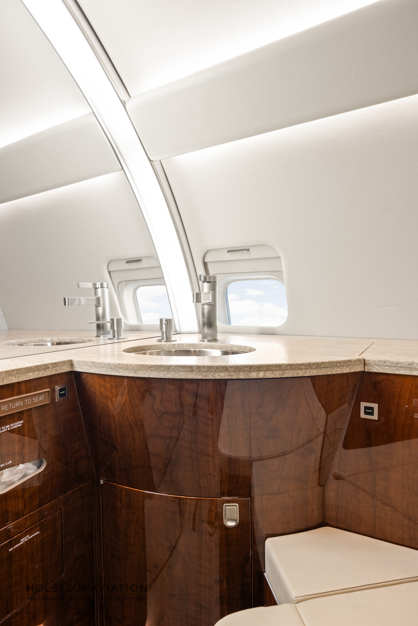 Challenger 604 N60JC Watermarked-13