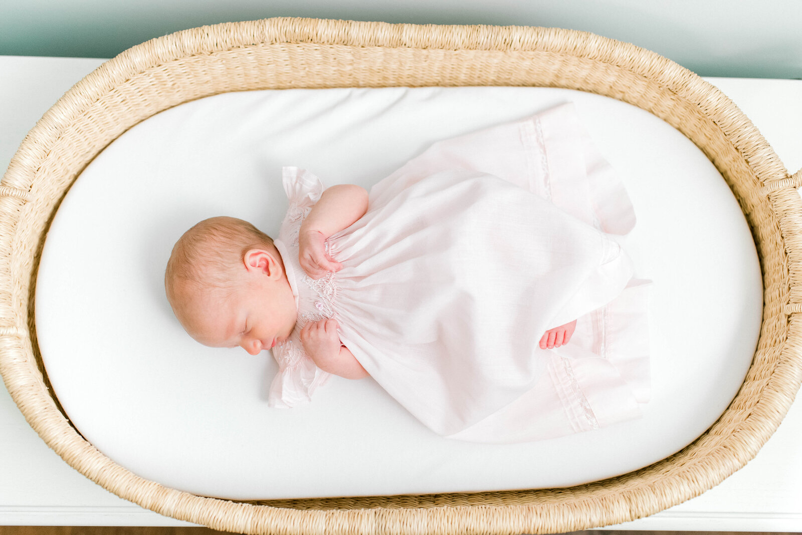Charlotte-Newborn-Photographer-North-Carolina-Bright-and-Airy-Alyssa-Frost-Photography-In-Home-Session-2