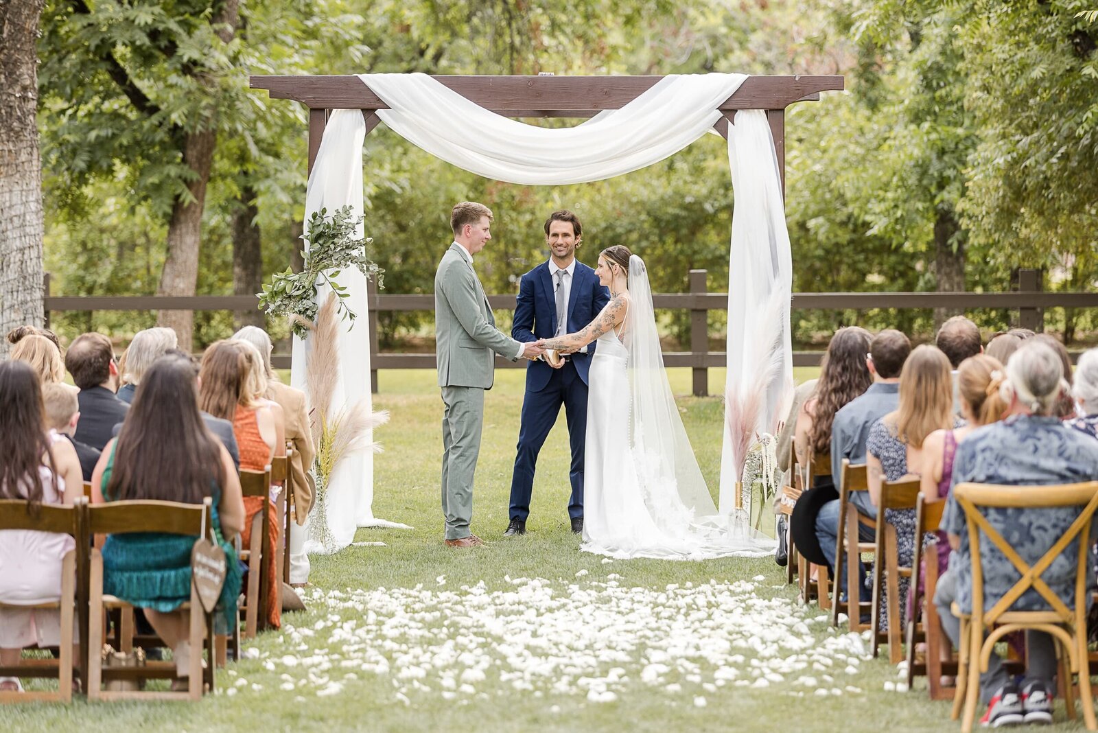 Phoenix-Wedding-Photographer-and-Videographer-Venue-at-the-Grove-IngWed-1082