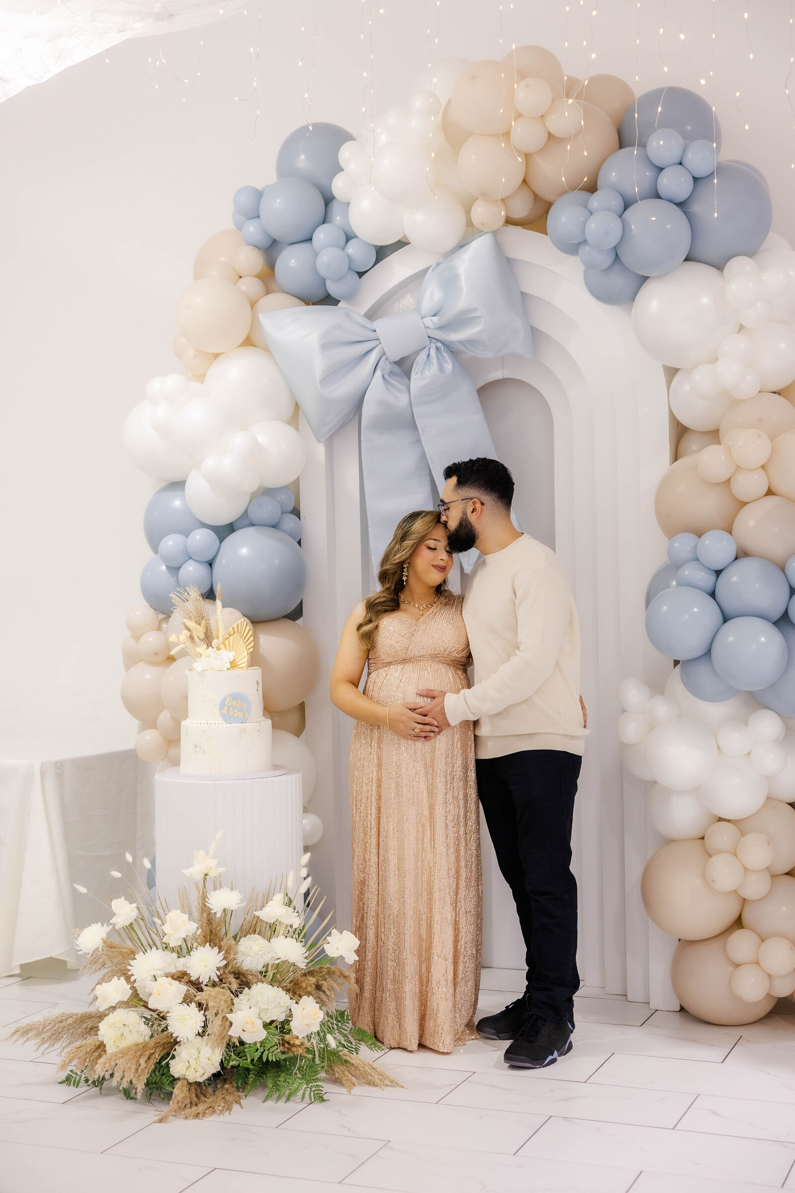 maternity-couple-photo-baby-shower-backdrop