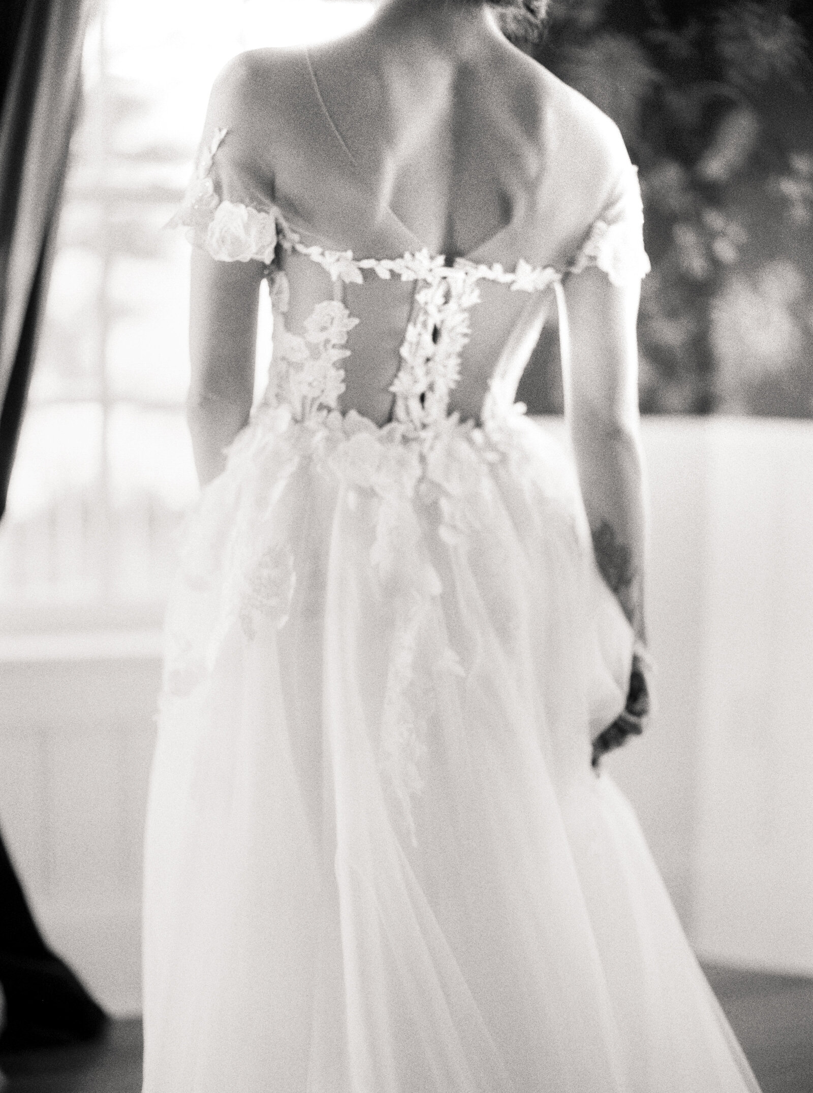 039-sean-cook-wedding-photography-black-white-bridal-portrait