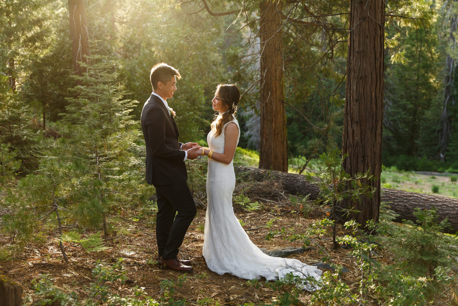 This couple married at Tenaya Lodge outside of Yosemite.