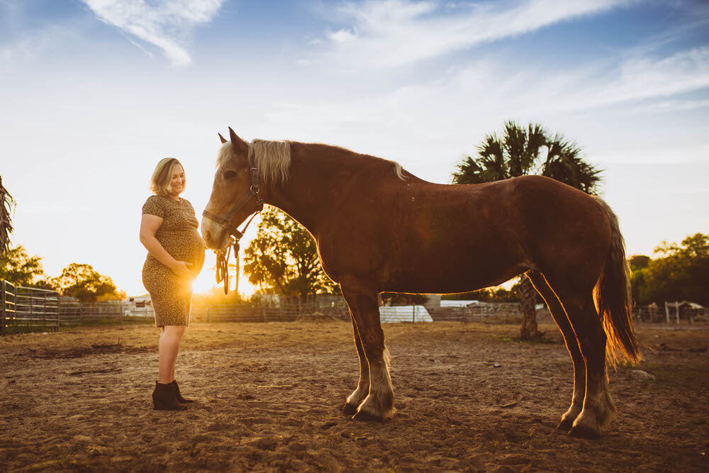 horse-maternity-photographer-parrish