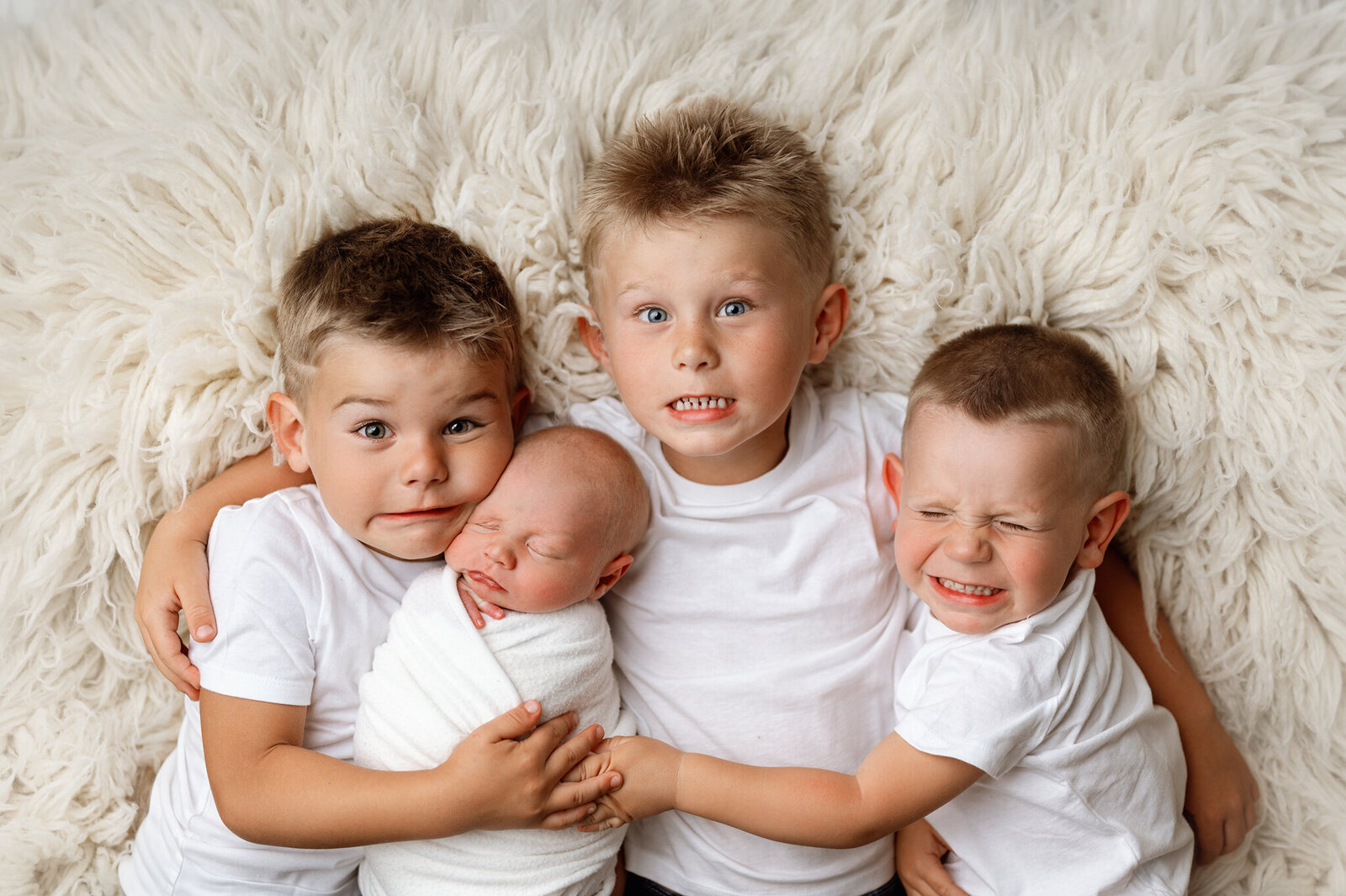 newborn_with_siblings