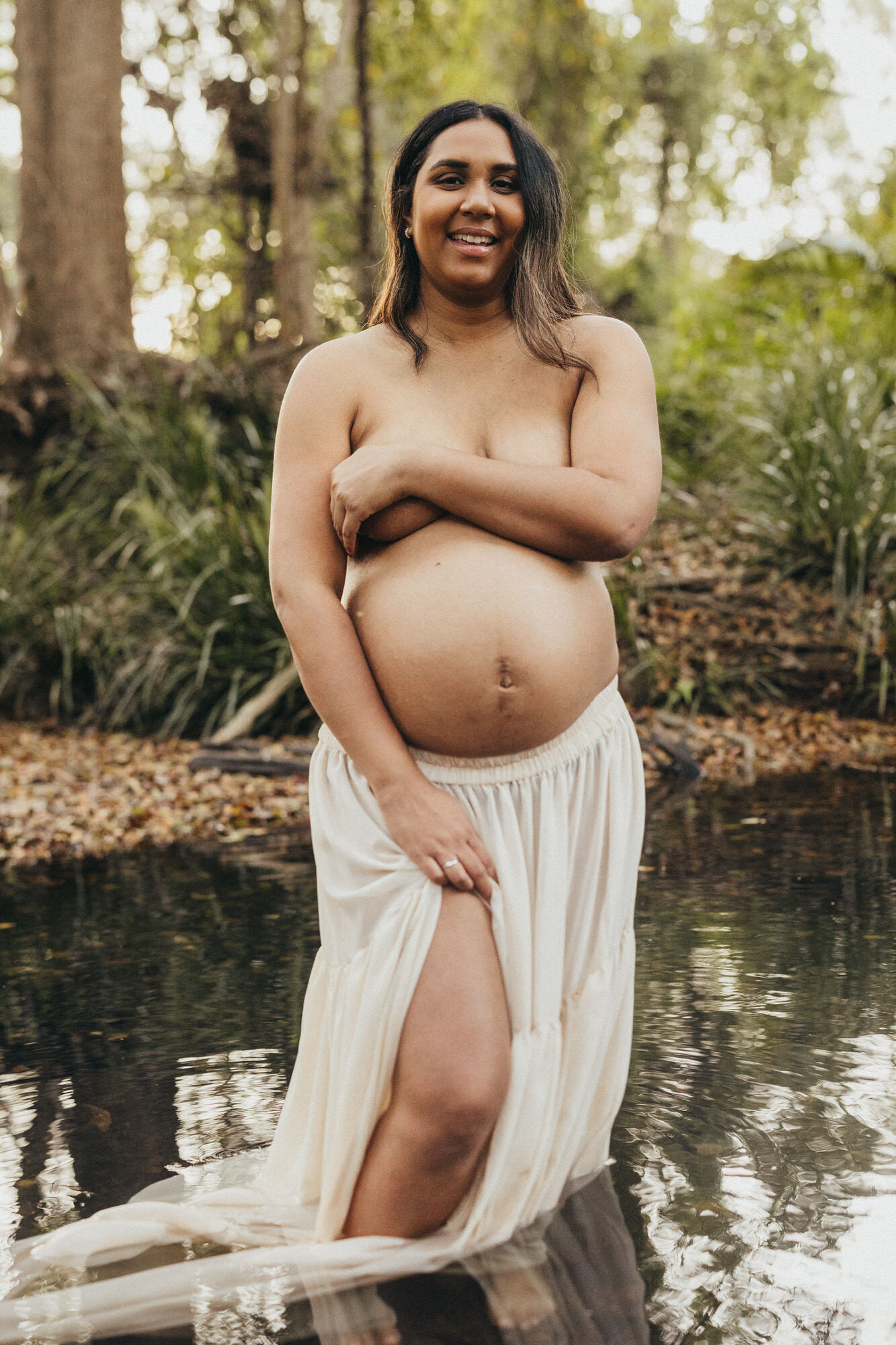 creekside maternity photography session loved up, relaxed, chill, beautifully natural in Hinterland QLD 