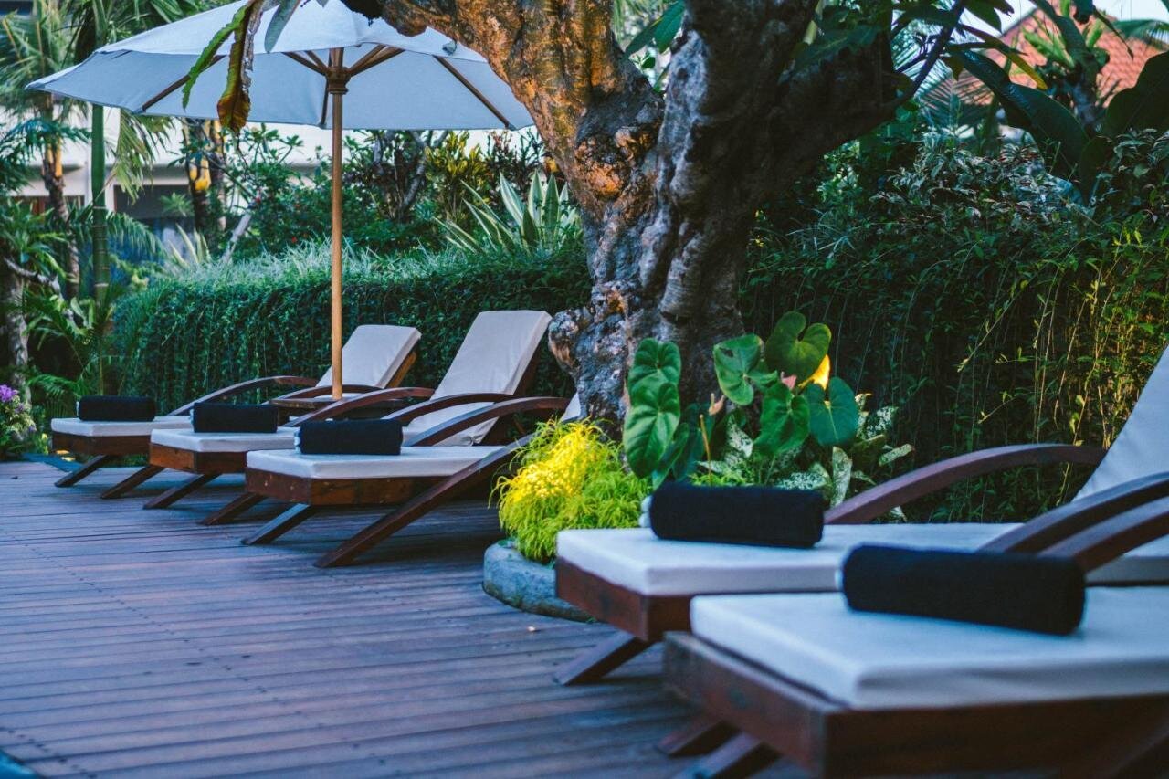 Enchanted Garden - Pool Lounges