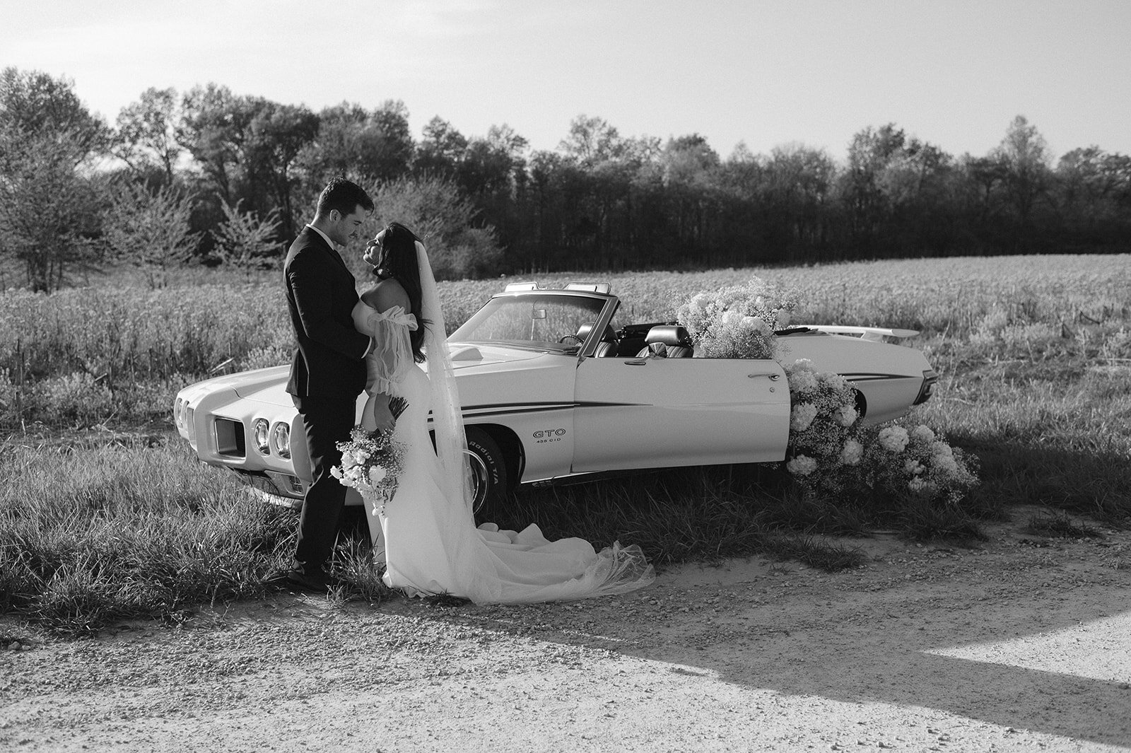Jordan Grover Photo is a wedding photographer serving St. Louis, Central, and Eastern Missouri as well as travel + destination weddings. Jordan Grover Photo is an editorial and documentary style of photography.