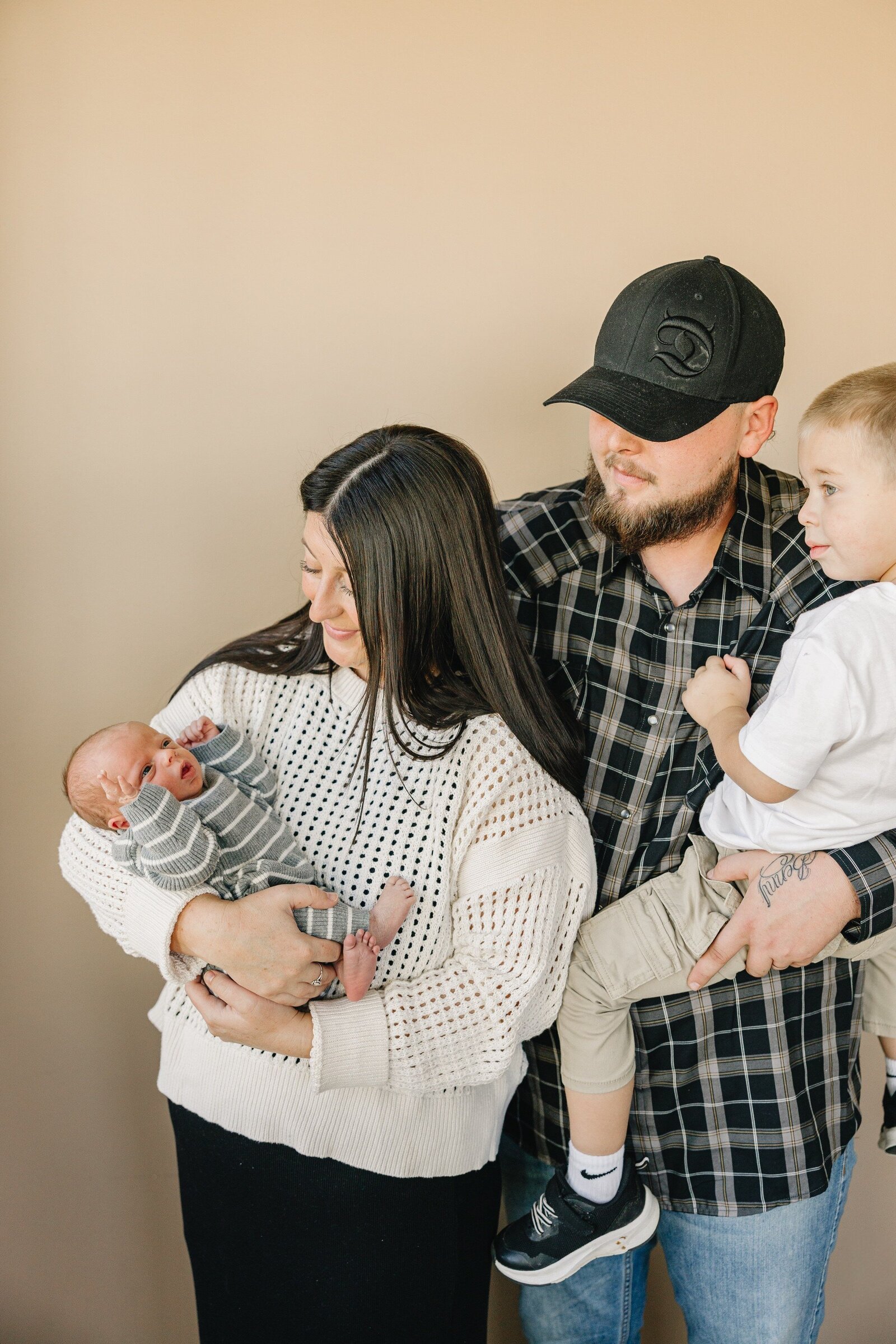 NEWBORN FAMILY REGIE ANN WITH KYLEE ANN STUDIOS0029