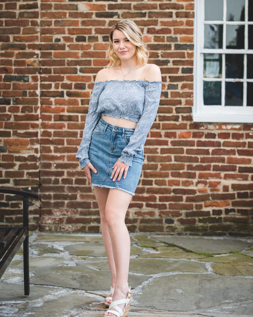 Melissa_Maillett_Photography_Senior_Photographer_blue_outfit_brick_wall