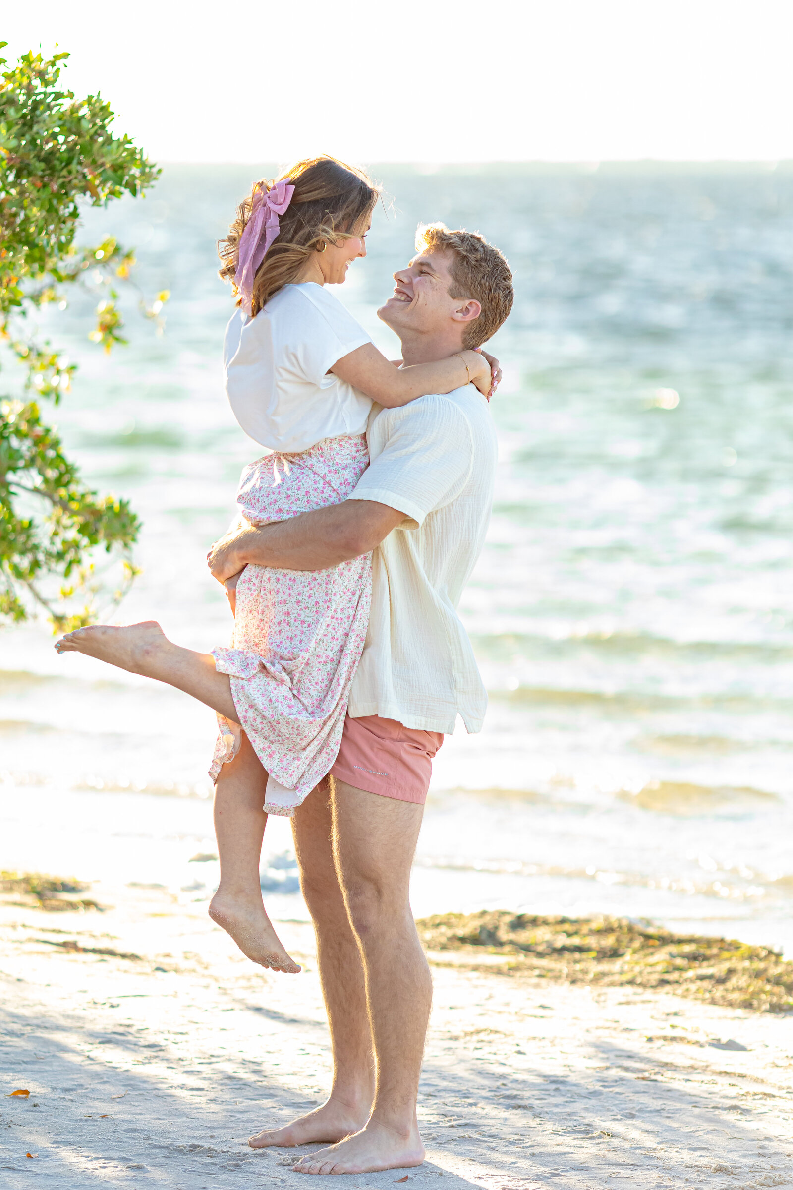 Florida-couple-photographer-Fred-howard-park-engagement-tarpon-springs-engagement-session-wedding-venue-wedding-planner-sandi-michelle-photograpy7