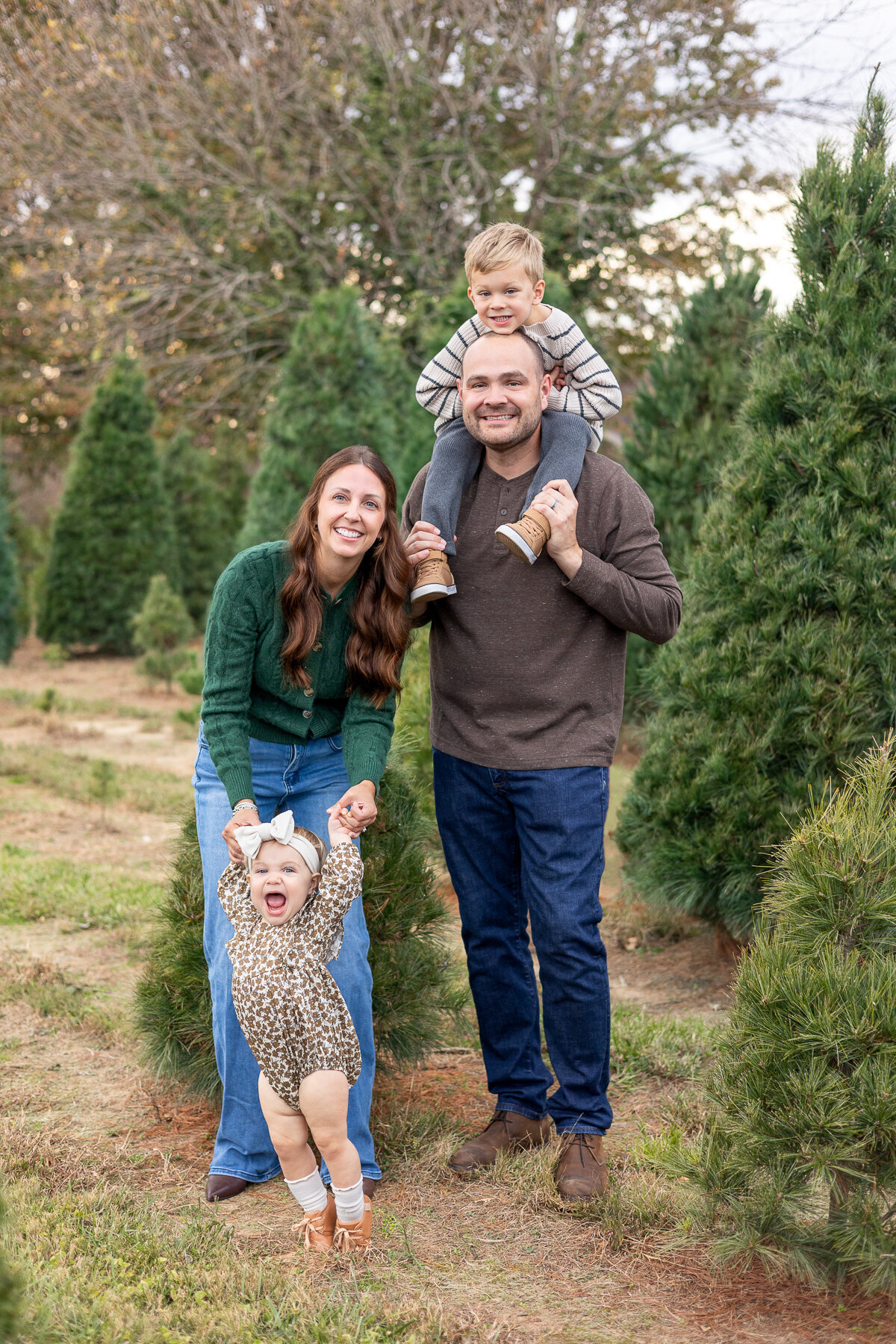 cloudy-tree-farm-mini-family-photography-session-Lexington-KY-photographer