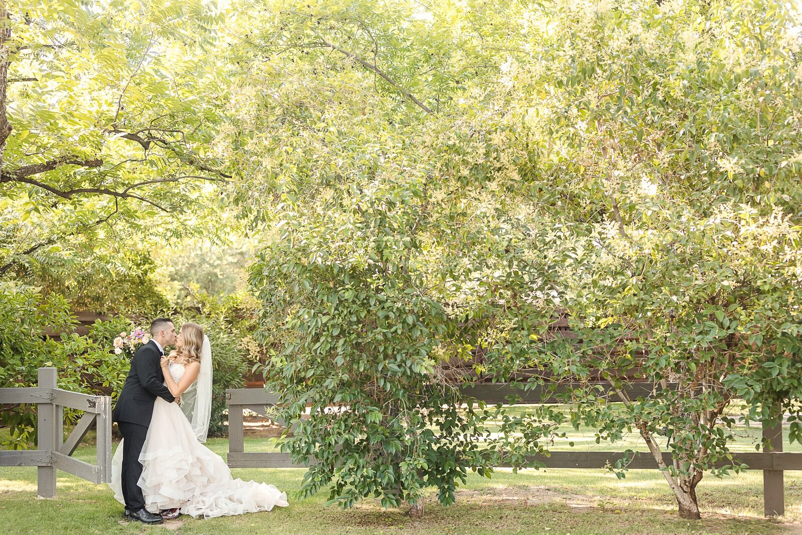 Phoenix-Wedding-Photographer-and-Videographer-Venue-at-the-Grove-VATG-1077