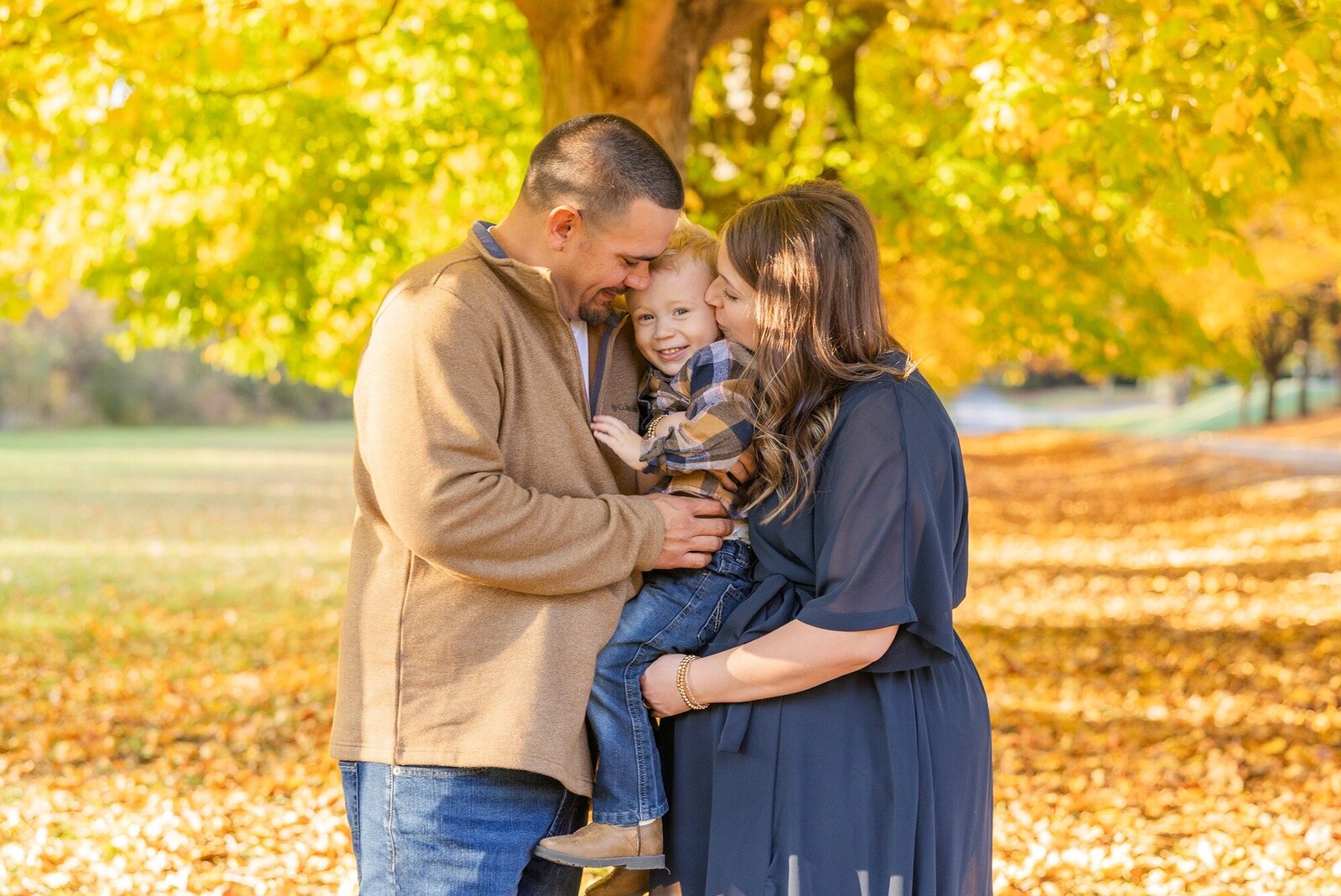 ohio-fall-maternity-couple-photo-2