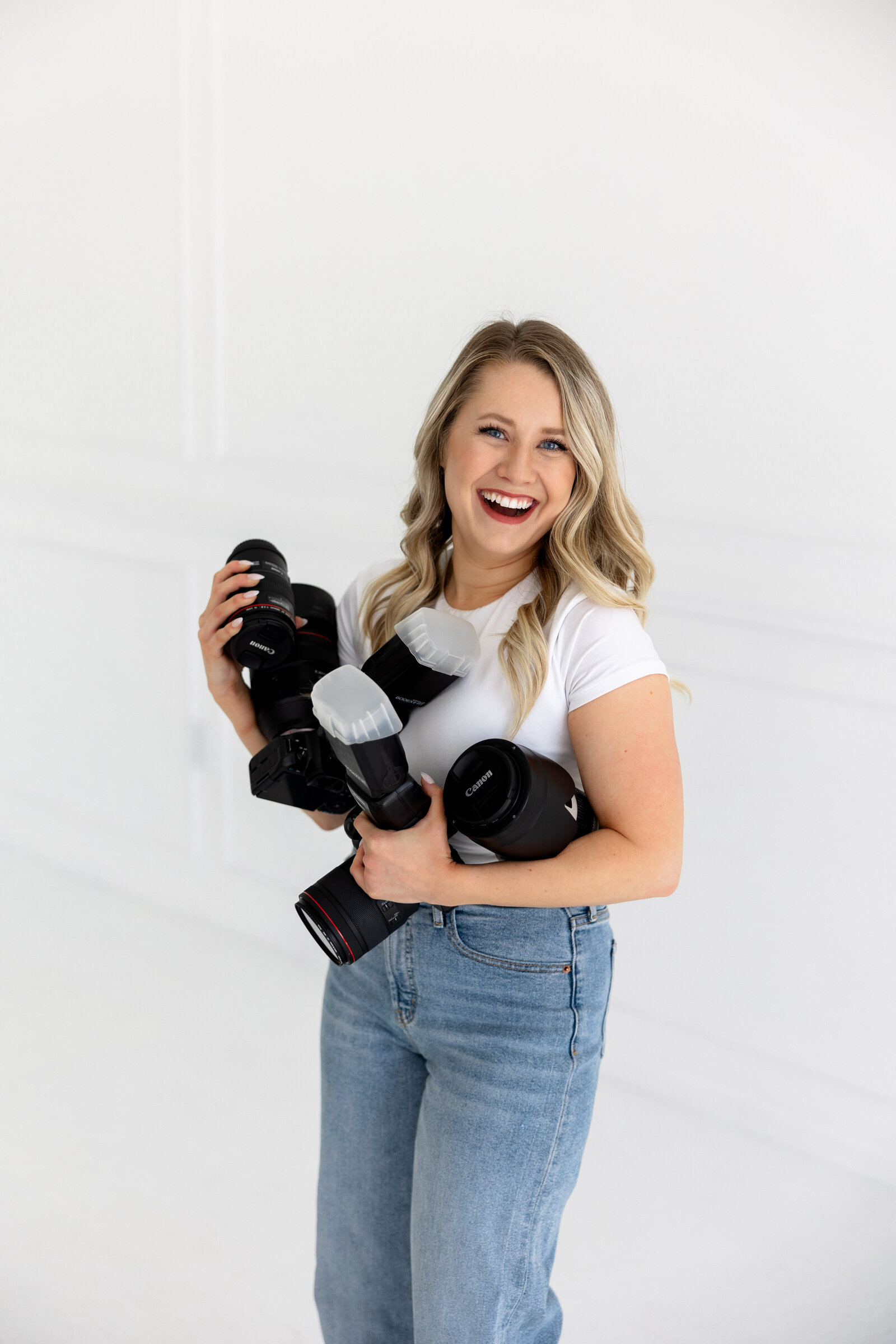 central florida wedding photography by lindsey white holding her camera gear