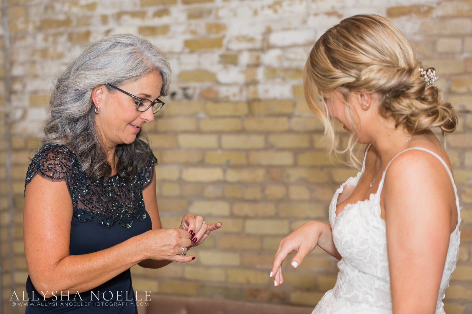Wedding-at-The-Factory-on-Barclay-in-Milwaukee-0100
