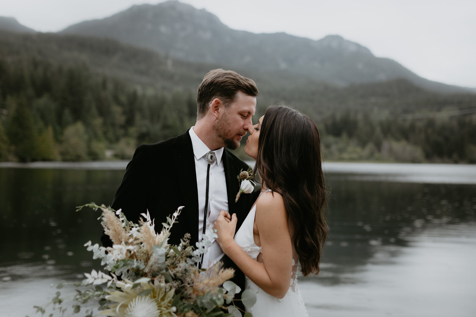 MeghanHemstra-Nita-Lake-Lodge-Wedding-Photos-14