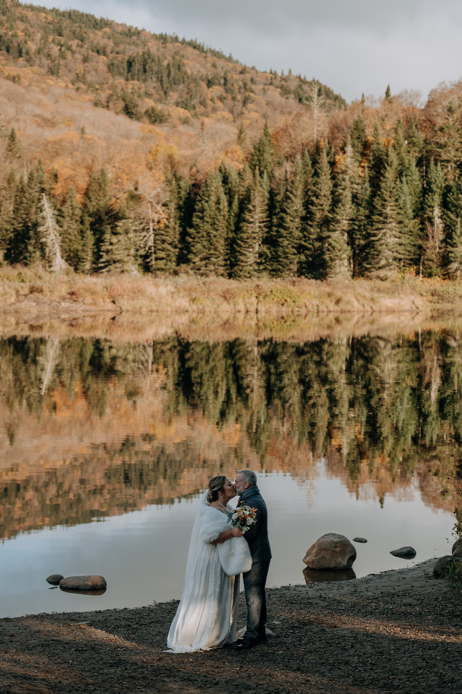love-is-nord-quebec-parc-national-jacques-cartier-photographe-mariage-intime-elopement-wedding-0001