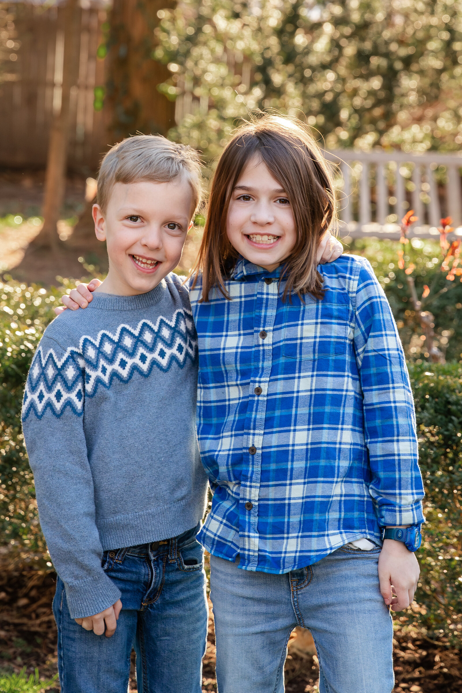 smiling-siblings-taylor-park-maplewood-nj-family-photographer