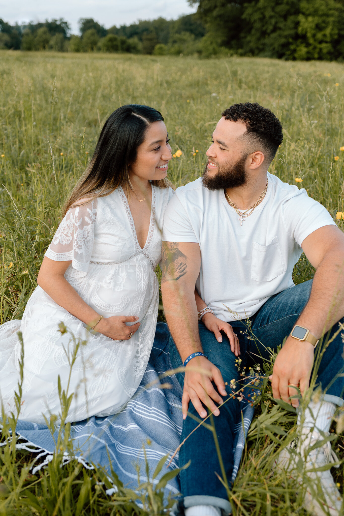wildflower-field-natural-maternity-photography (9)