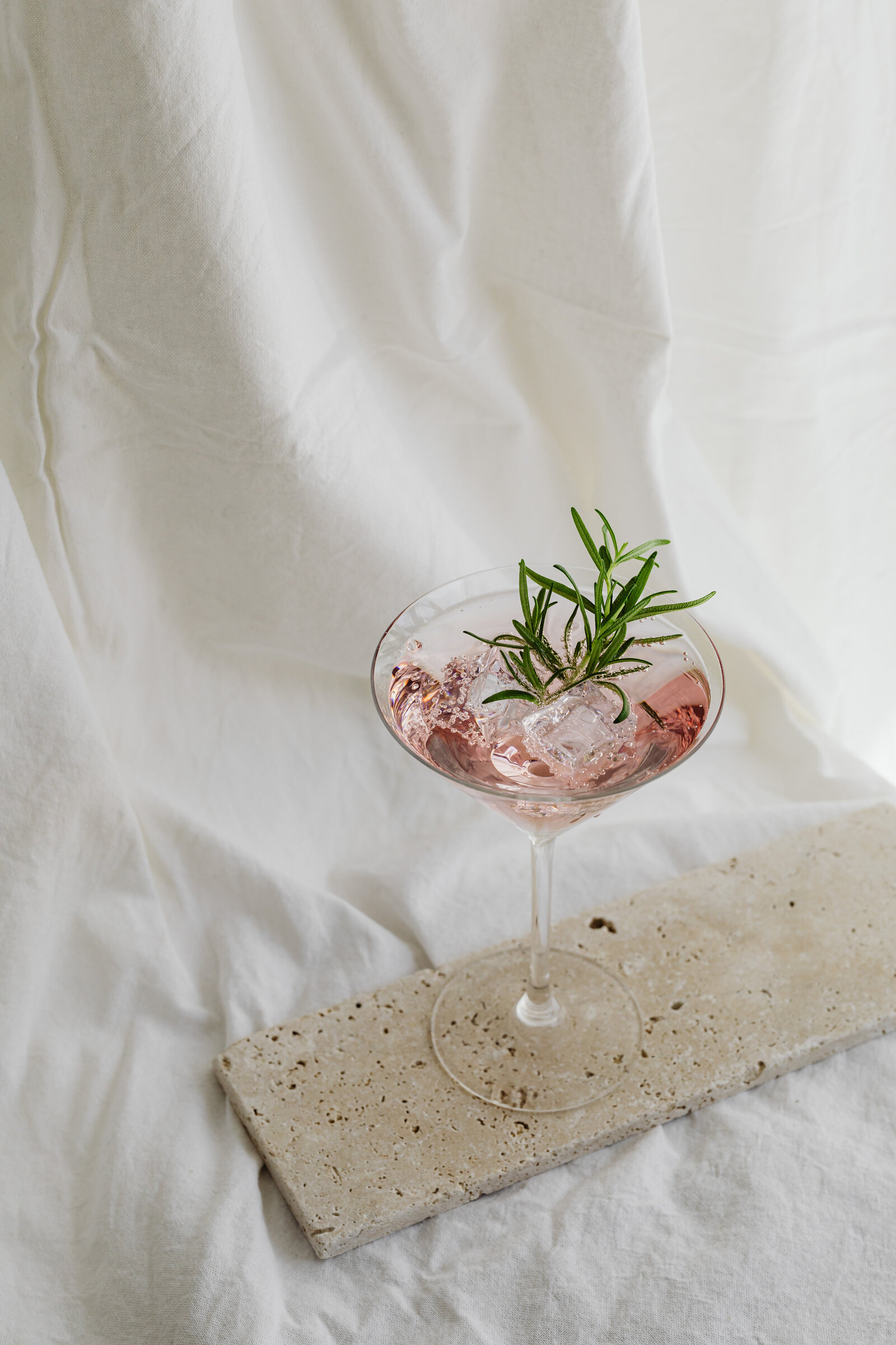 kaboompics_essence-of-summer-relaxation-a-collection-of-cocktails-for-warm-days-35408