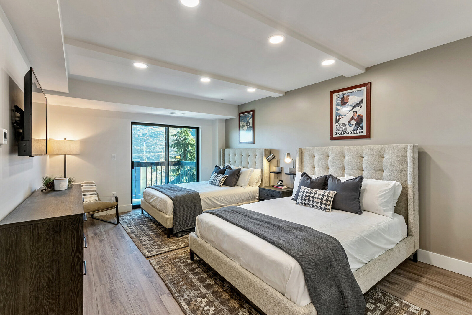 Vacation-Home-Interior-Designer-Chalet-and-Co-modern-bedroom-style