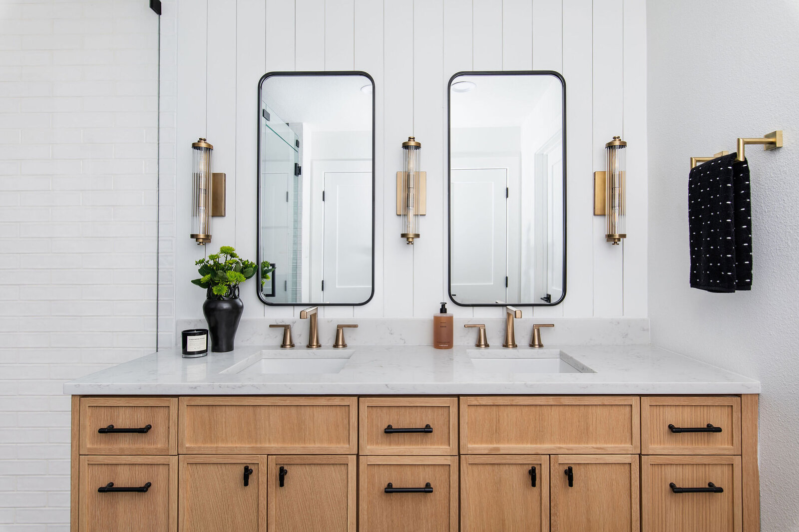 wood+vanity+bathroom+remodel+shiplap+black+white+nuela+designs