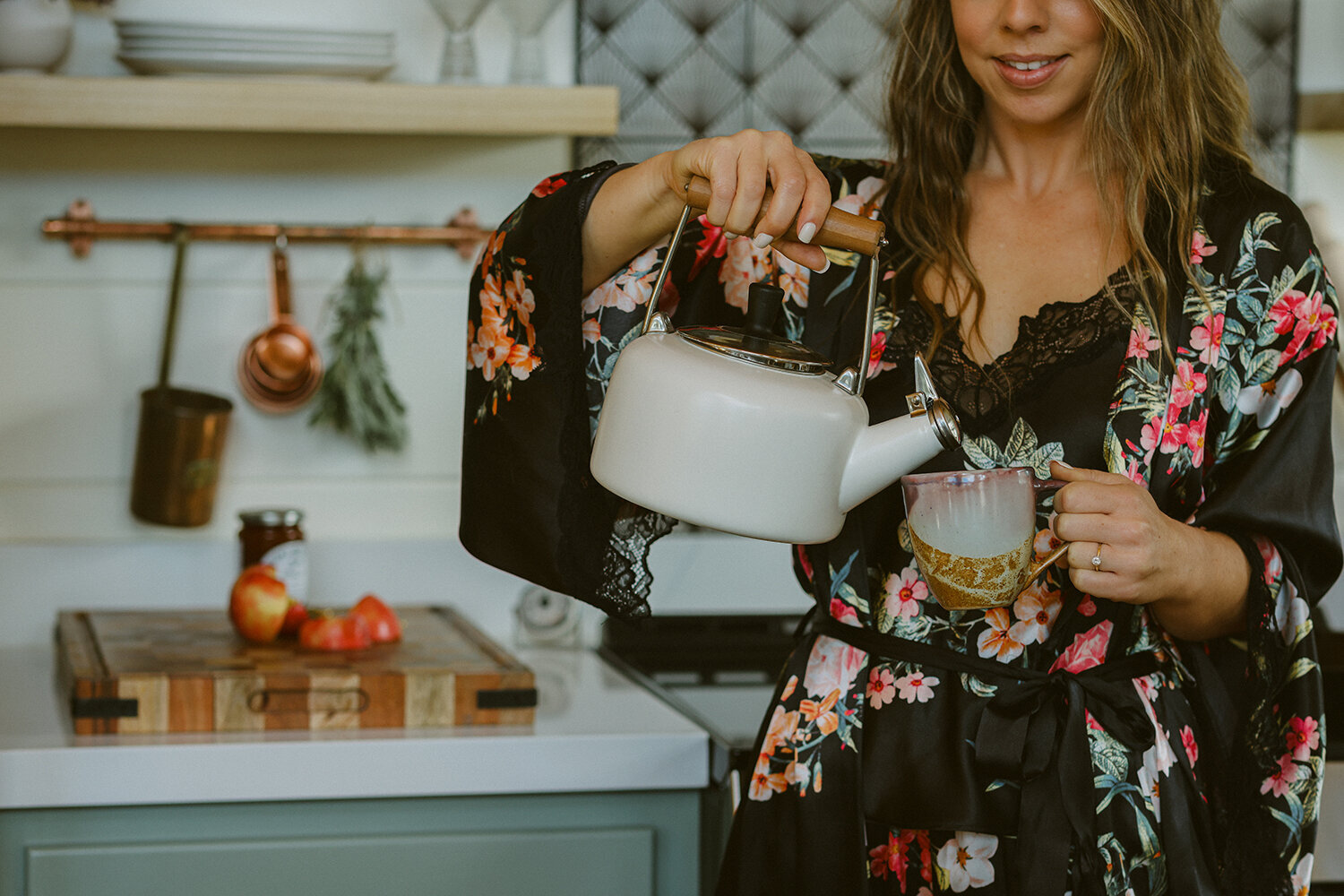 Lifestyle experience Airbnb photographer based in San Diego California and works with brands and short term rentals all over. Experience driven storytelling photography with people.