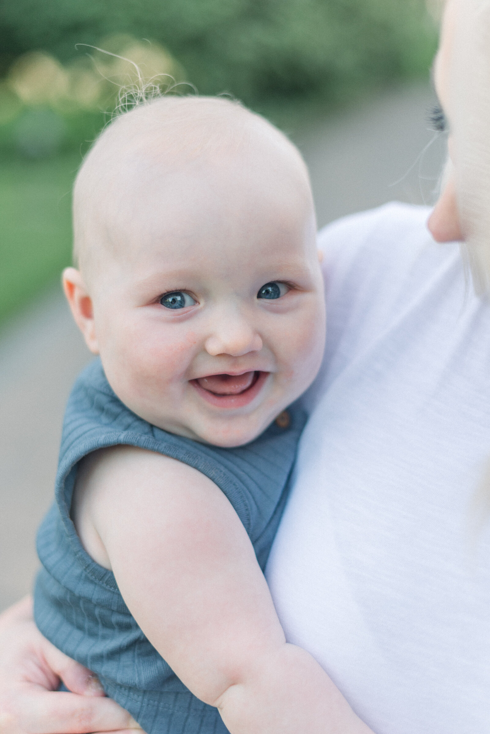 cassie-nichole-ohio-family-photographer-family-session-six-month-milestone-2