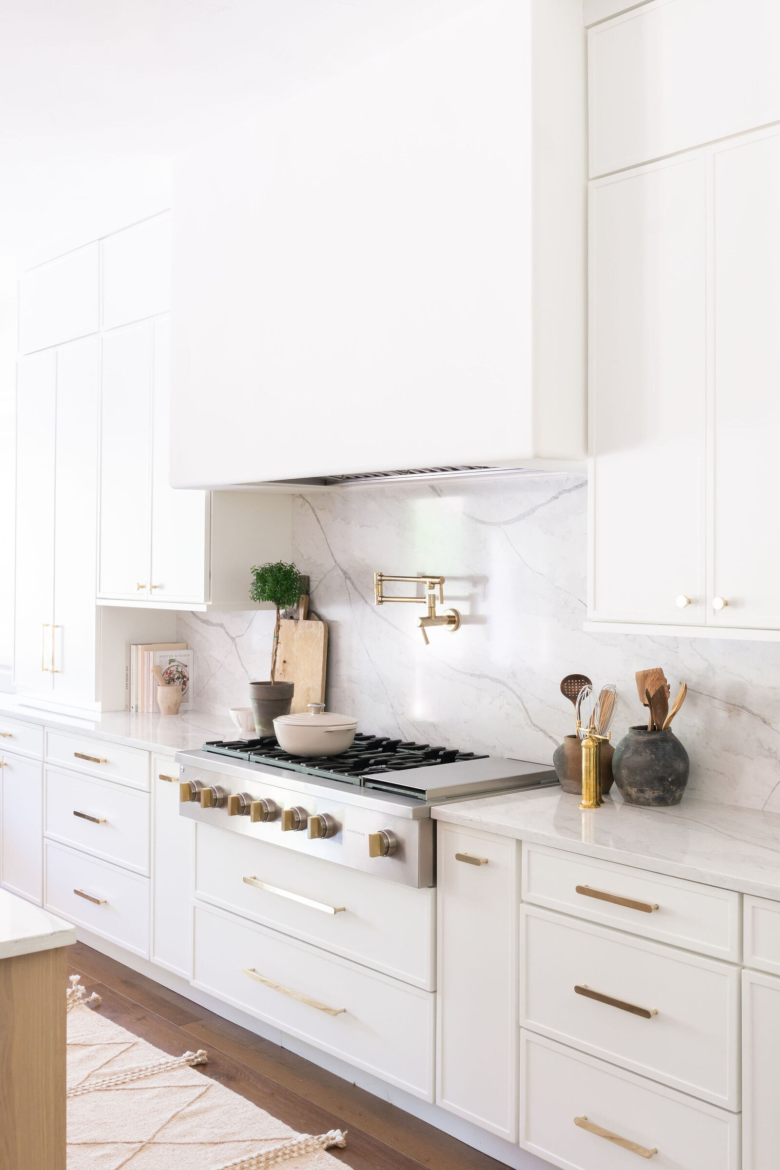 White Kitchen with Moroccan Runner Design_NuelaDesigns