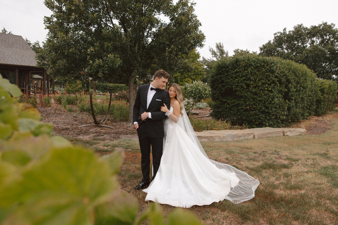 reuben-wedding-teasers-prairie-hill-vineyard-kayxbee-238