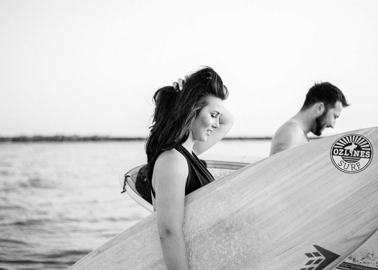 Surfer-couple-film-photography-adventurous-at-the-beach-surfs-up10
