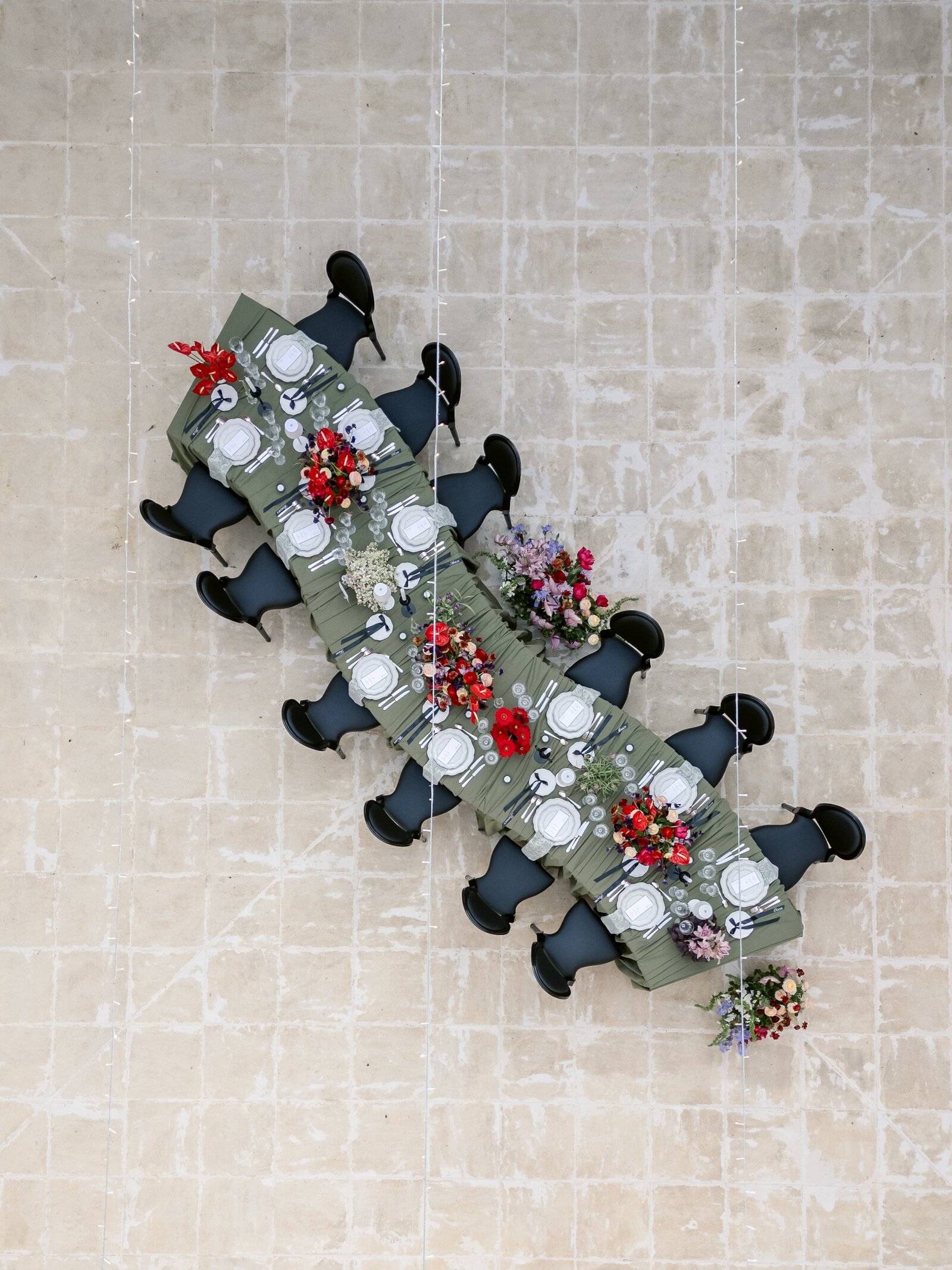 elegant-wedding-table-view-from-above