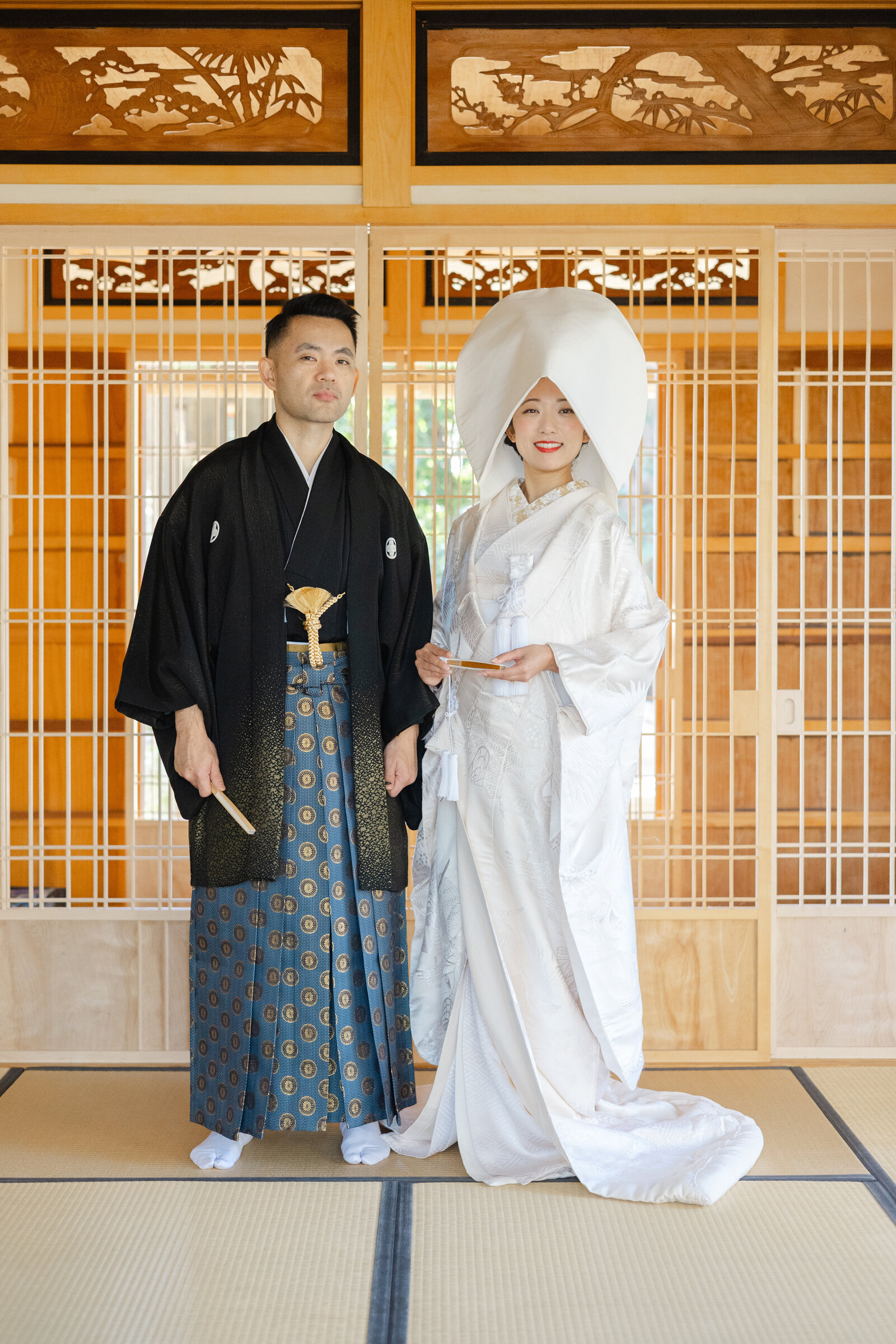 Bride in shiromuku and groom in montsuki hakama at Storrier Stearns | 着物レンタル 和婚 白無垢 紋付袴 ロサンゼルス ストーリア・スターンズ日本庭園