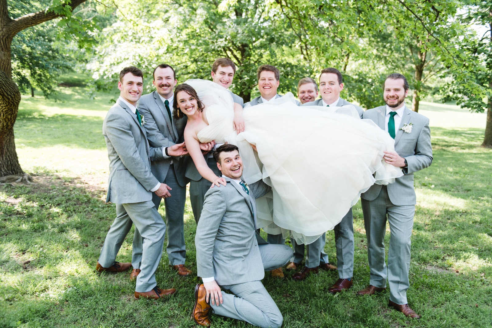 funny outdoor bridal party photos