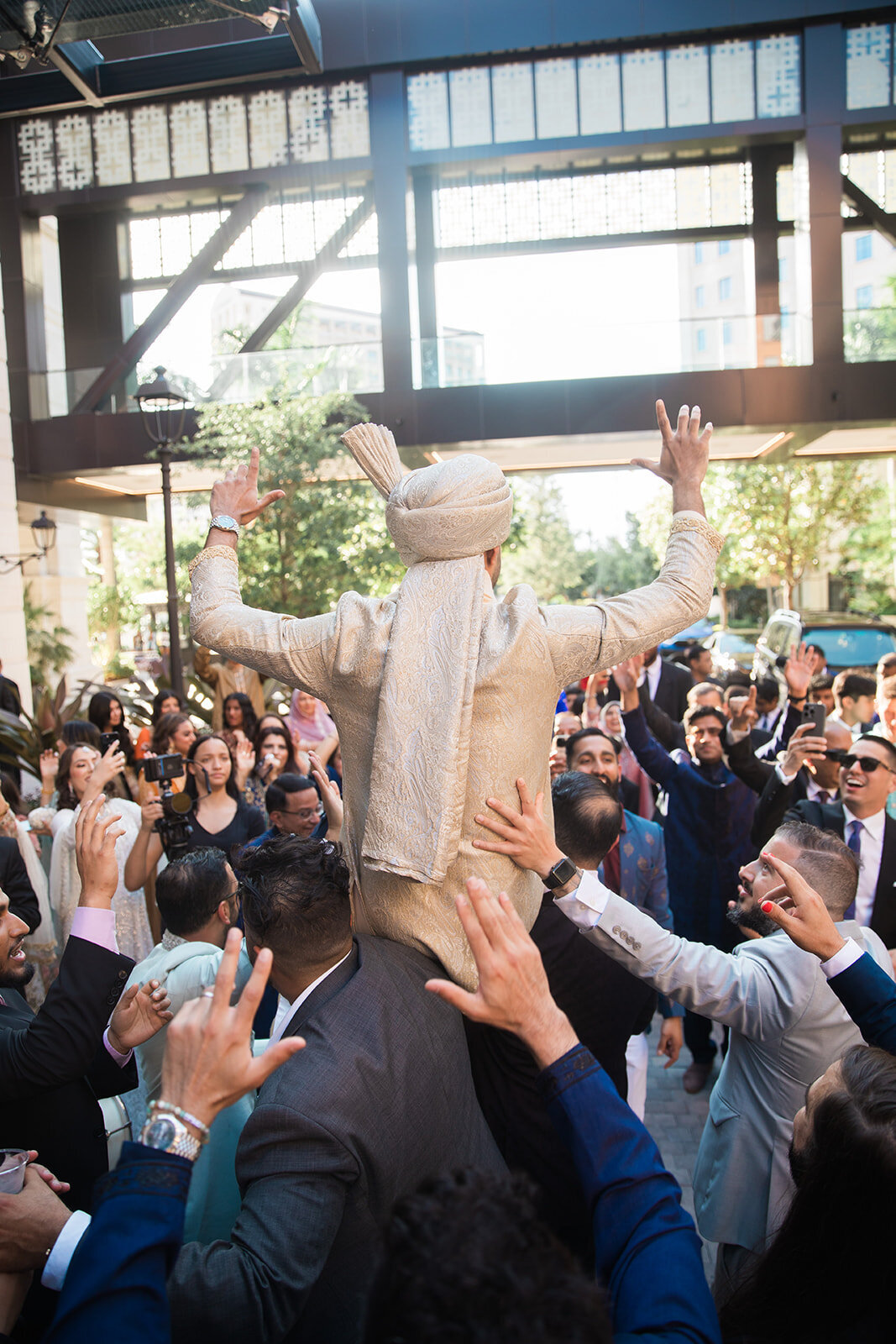 walima-pakistani-muslim-all-red-wedding-10